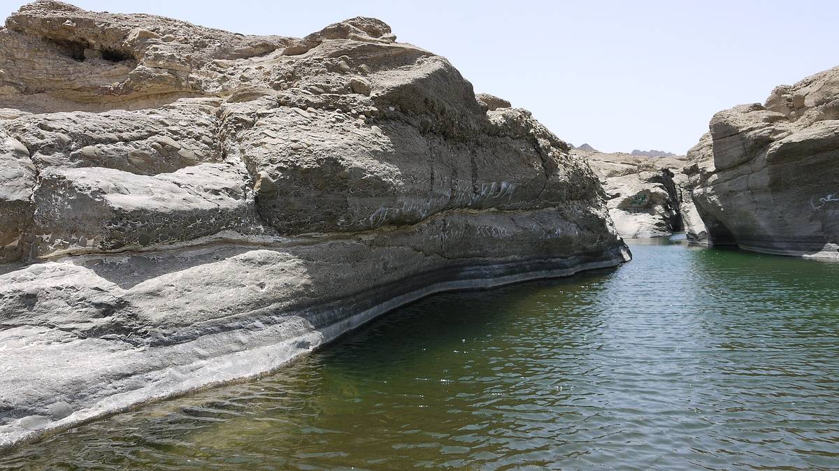 وادي حتّا — Natural pools Wadi al Qahfi - Tributary of Wadi Hatta (5768807750).jpg